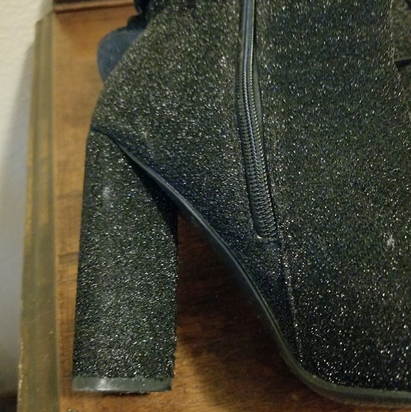 Chic open toed boots - Picture 5 of 6